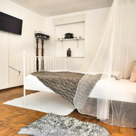 Апартаменты Pine House *